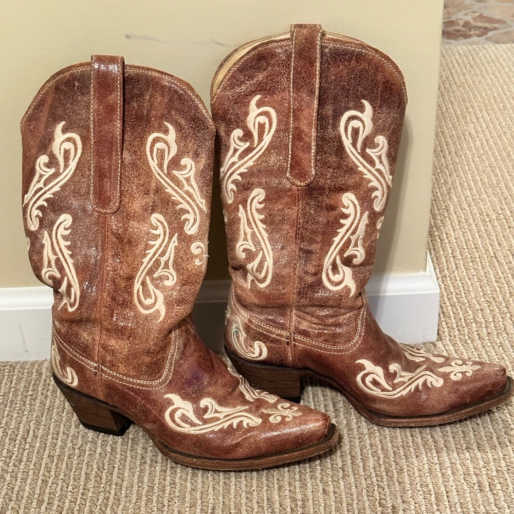 Size 8 women’s boots